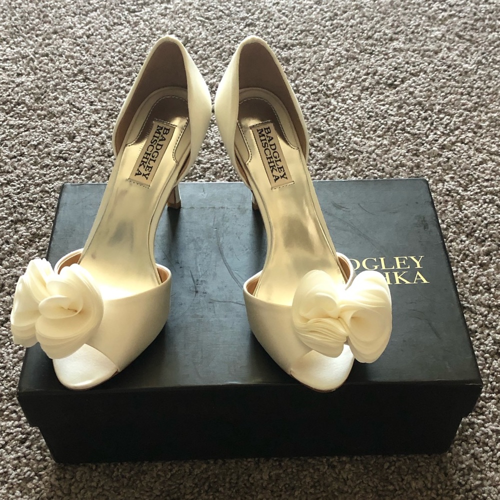 BADGLEY MISCHKA NWOT Size 6 Heels